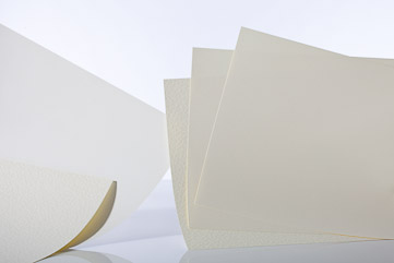 4 loại giấy cơ bản dùng để in thẻ treo